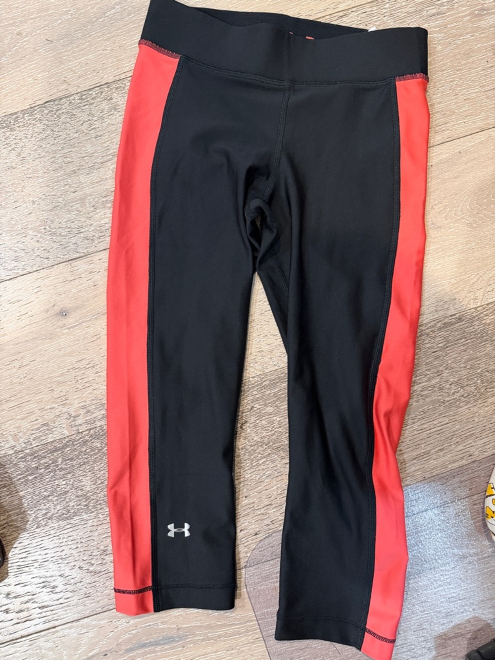 Under Armour Black with bright coral Side-Panel Capri Leggings